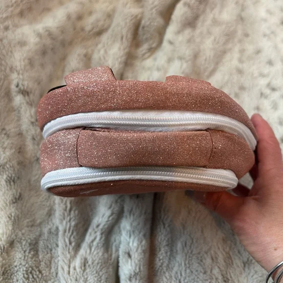 Rebel Athletic makeup bag - Picture 4 of 12